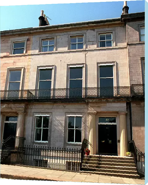 Flats in Edinburgh owned by Nicholas Wailes-Fairbairn & rented by Indy Neidell