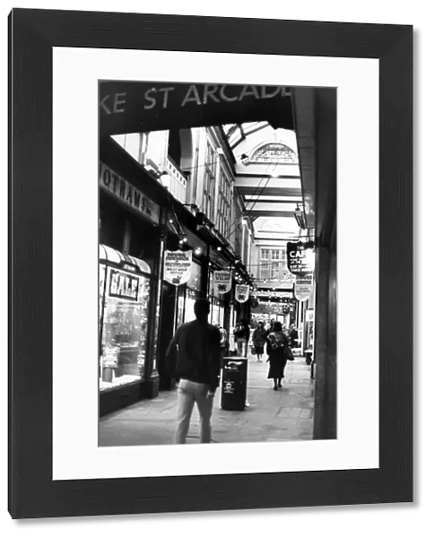 Cardiff - Arcades - Duke Street Arcade - 6th Dec 1989 - Western Mail