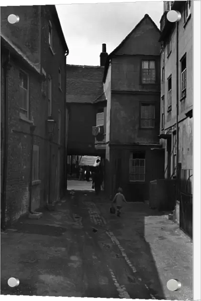 Bakers Yard, Uxbridge looking towards High Street, London. Circa 1930