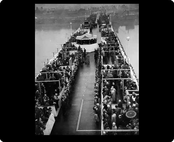 Opening of Kincardine on Forth Bridge by the governors of the counties of Fife