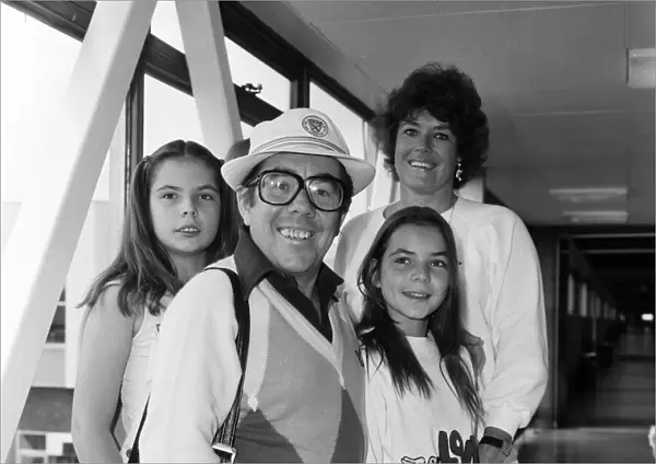 Ronnie Corbett and his wife Anne with children Emma, 13