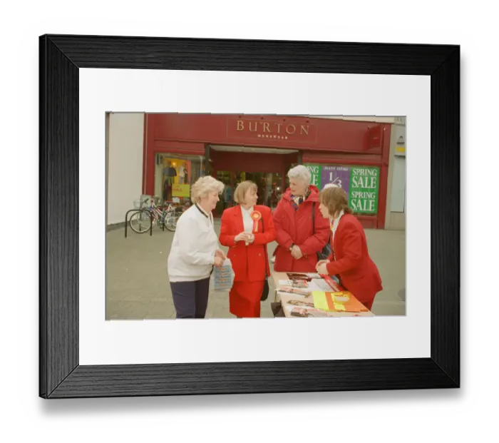 Framed Print : Angela Eagle and Twin Sister Maria, Liverpool 1997 Print