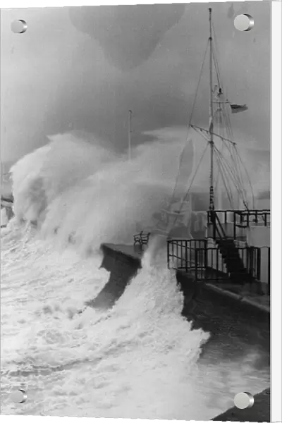 Waves batter Haldon Pier, Torquay January 1992