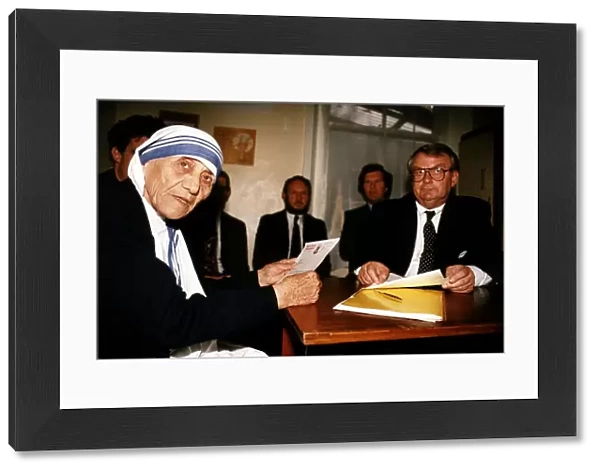 Mother Teresa of Calcutta with the Mirror Group Editorial Manager Allan Shillum Right