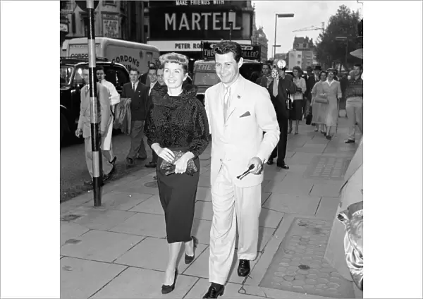 Eddie Fisher and his wife Debbie Reynolds who arrived over here for Mr Fisher