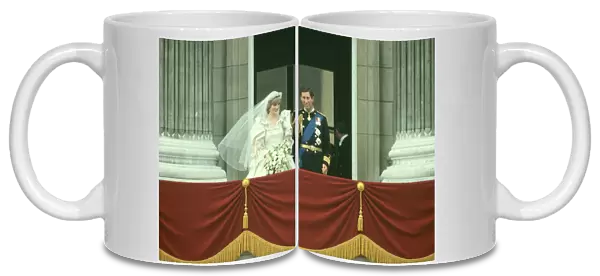 Prince Charles and Princess Diana get married. Picture taken on the balcony