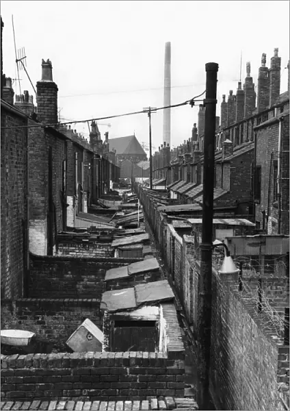 Back alleyway, Kensington Fields, Kensington, Liverpool, 2nd July 1970