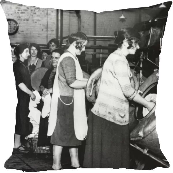 Women at work in the St George Street Wash house, Birmingham, Midlands, England