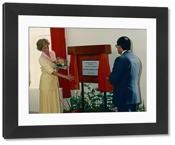 HRH, The Princess of Wales, Princess Diana unveils a plaque to The Alzheimer Disease