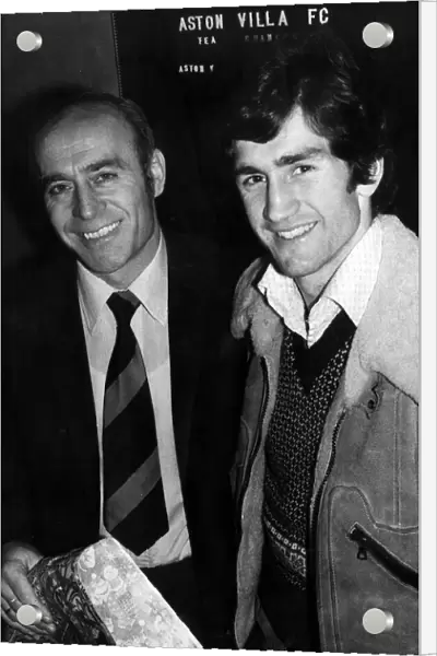 Ron Saunders football manager of Aston Villa signs new player Dennis Mortimer
