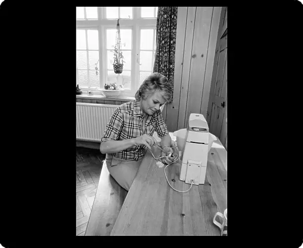 Judith Chalmers doing some DIY. May 1979