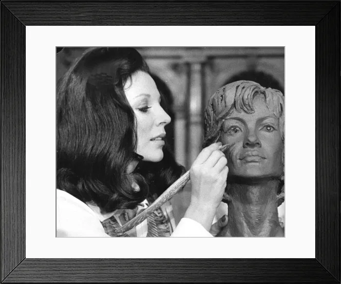 Framed Print : Joan Collins working on a clay bust Print, November 1971 Framed Print : Joan Collins working on a clay bust Print, November 1971