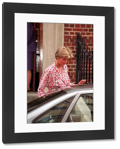 DIANA, THE PRINCESS OF WALES LEAVING ST MARYs HOSPITAL AFTER VISITING AIDS VICTIM
