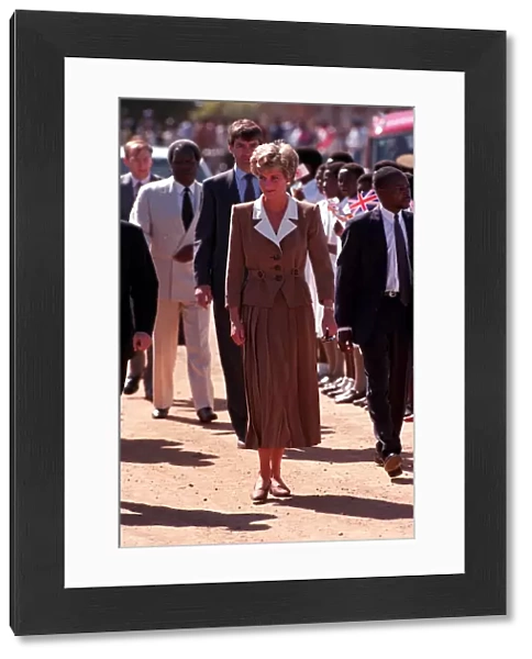PRINCESS OF WALES DURING A VISIT TO RED CROSS CHARITY PROJECTS IN ZIMBABWE - JULY 1993