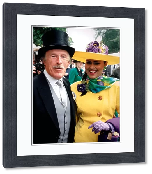 BRUCE FORSYTH AND WIFE WILNELIA FORSYTH AT ROYAL ASCOT - 19  /  06  /  1991