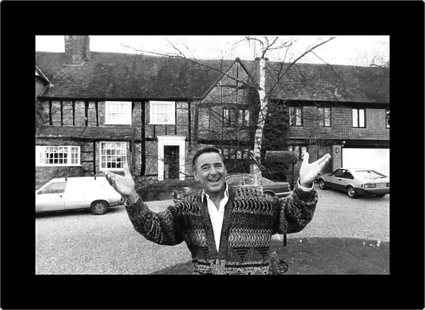 Bob Monkhouse outside his home in the country 02  /  03  /  1989