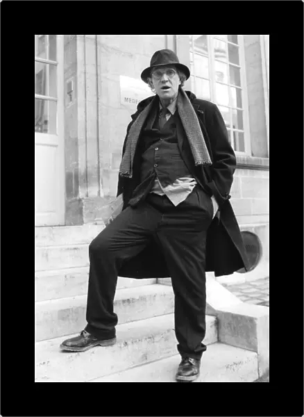 Richard Harris on the steps of a Paris hotel 24  /  02  /  1988