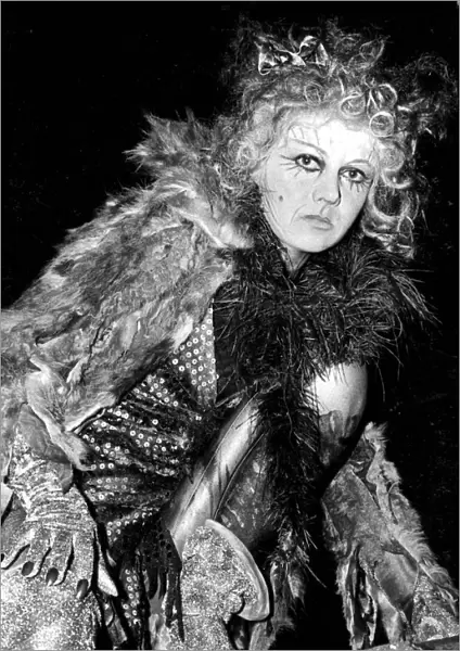 Elaine Paige in costume for her role as Grizabela in original London production of