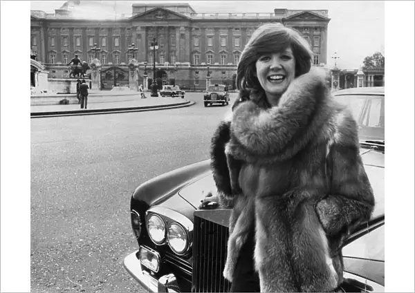 Cilla Black at Buckingham Palace - January 1975 06  /  01  /  1975