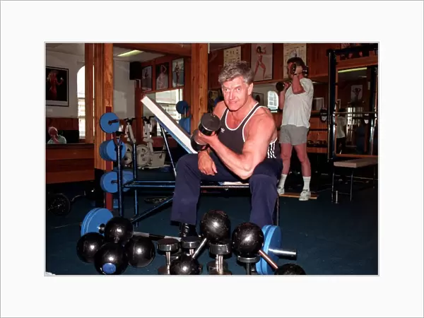DAVE PROWSE, ACTOR, IN PHOTOCALL EXERCISING IN GYM -1991