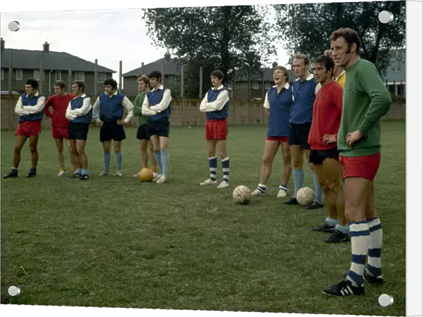 Hull City manager Terry Neill talkes a training session with his team July 1970