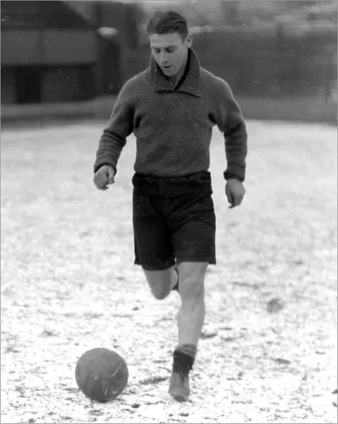 Bradford City FC. T. Lloyd training in the snow 11th February 1930. DM17279