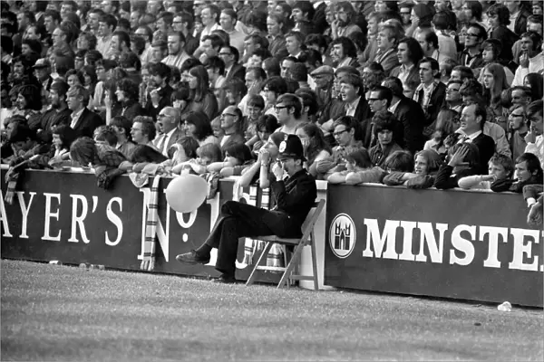 Football: Leeds United (1) v. Liverpool (0). September 1971 71-12020-002