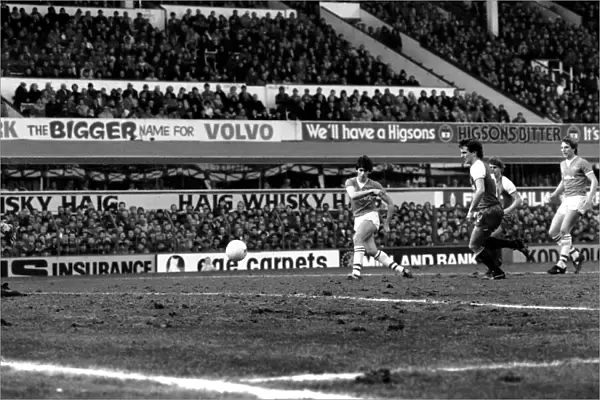 Luton Town 0 v. Liverpool 0. February 1984 MF14-09-046