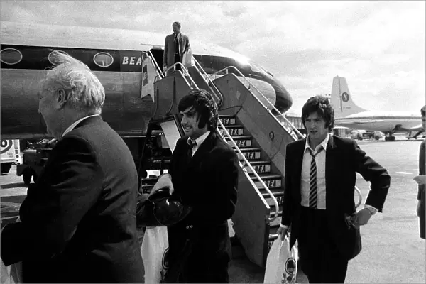 Manchester United team back from Milan, George Best and Willie Morgan with Bobby Charlton
