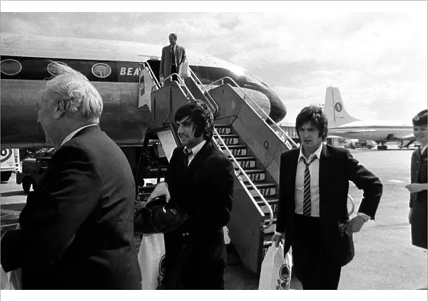 Manchester United team back from Milan, George Best and Willie Morgan with Bobby Charlton