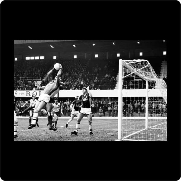 Stoke v. Aston Villa. March 1984 MF14-21-042 The final score was a one nil