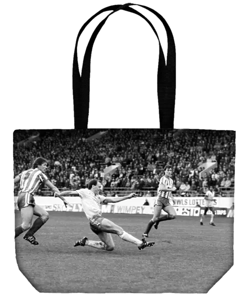 Stoke 0 v. Liverpool 1. November 1984 MF18-11-032