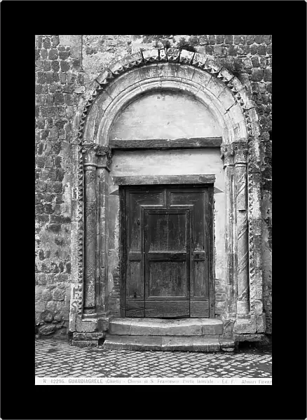 Side door of the Chiesa di Santa Maria Maggiore a Guardiagrele, Chieti