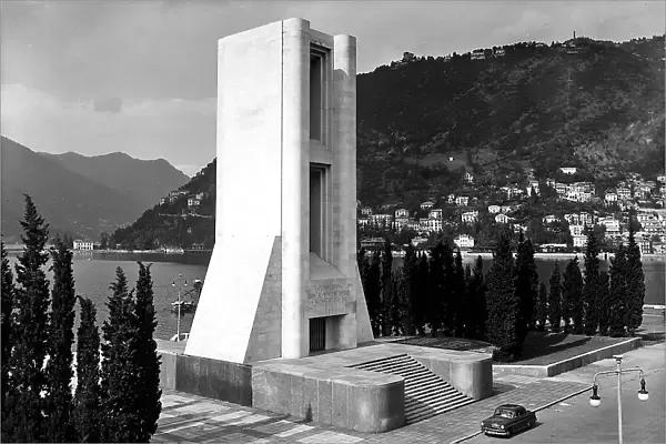 The Monument to the Fallen erected on design of architect Antonio Saint Elia, Como. In the background the lake and community of Brunate can be seen