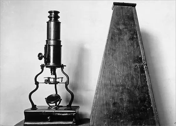 Vertical microscope dating back to the eighteenth century. The picture was taken during the Exhibition of Science History in 1929, in Florence