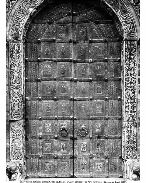 The Bronze Door of the Cathedral of Trani. The work is surrounded by a decorated envelope of plant designs, figurative medallions and checkered with sacred and profane figures. The portal itself displays a decoration and web of alternating plant and geometric designs with fantastic animals