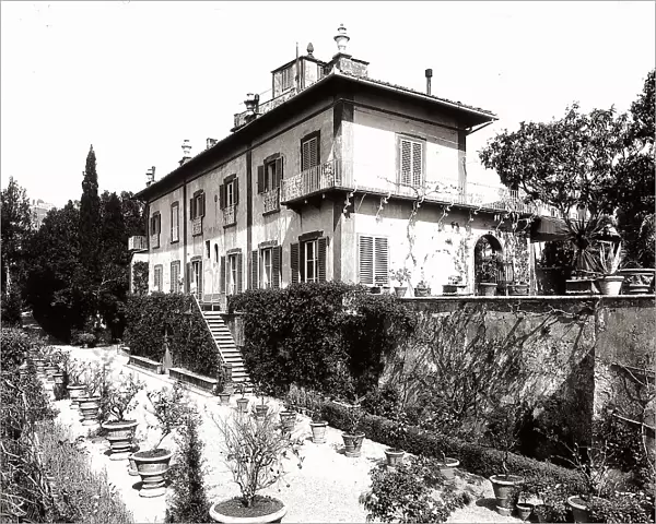 View of Villa L'Ombrellino in Bellosguardo and of part of its large garden