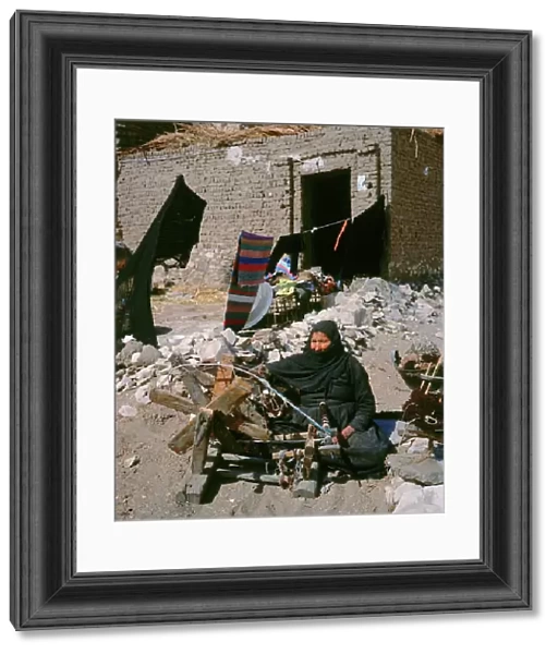 Upper Egypt, Luxor, in the village of Gurna in the patios of the houses the women spin wool with rudimentary tools and let the bread rise in the sun