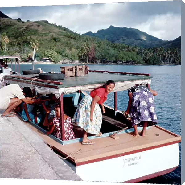 Society Islands. The 'golette' services among the Society Islands and the Leeward Islands