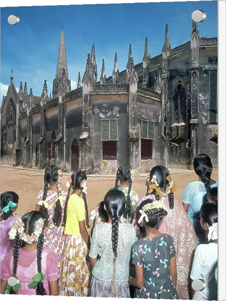 Chorus of children in front of the Cathedral of St. Thomas, Chennai (Madras), state of Tamil Nadu