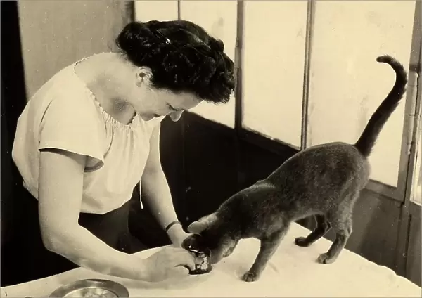 Wanda Wulz preparing food for her cat Pippo