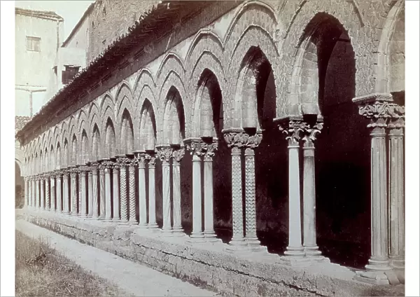 Portion of the cloister of the Cathedral of Monreale: the ogive arches of the portico are supported by twinned columns with capitals of rich and varied decoration