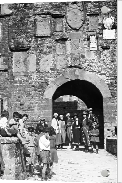 Group of visitors at the entrance to the castle of the Counts Guidi in Poppi