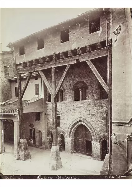 Medieval portico of Casa Isolani, Bologna