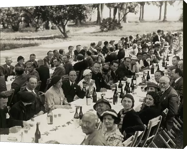Banquet campaign: table with bottles of wine, Rome
