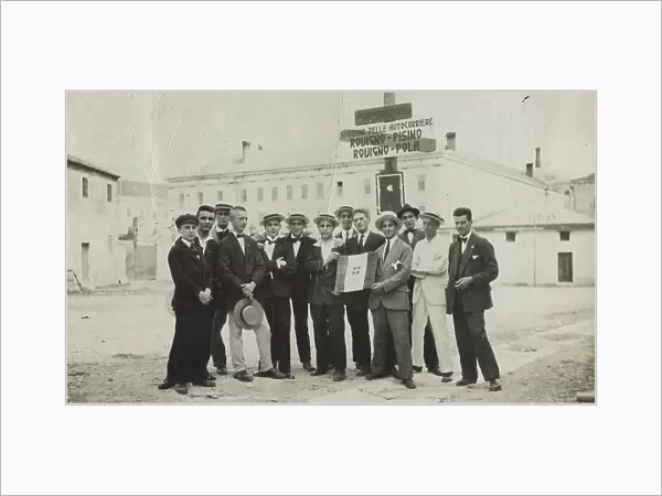 Portrait of a group at the bus station of Rovigno - Pisino - Rovigno - Pola