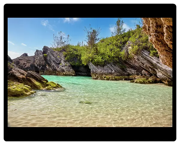 Bermuda, South Shore Park, Jobson's Cove, beach with crystal clear water