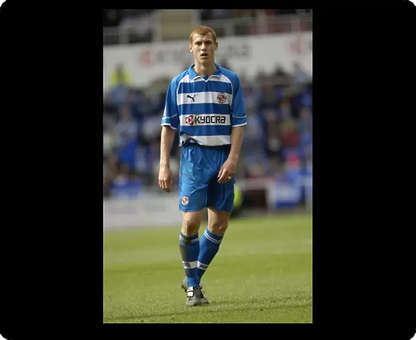 Steve Sidwell in Action: Midfield Master for Reading Football Club