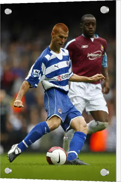 Steve Sidwell in Action: Reading FC vs. West Ham United, 2006 - Barclays Premiership