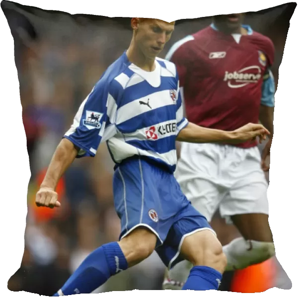 Steve Sidwell in Action: Reading FC vs. West Ham United, 2006 - Barclays Premiership